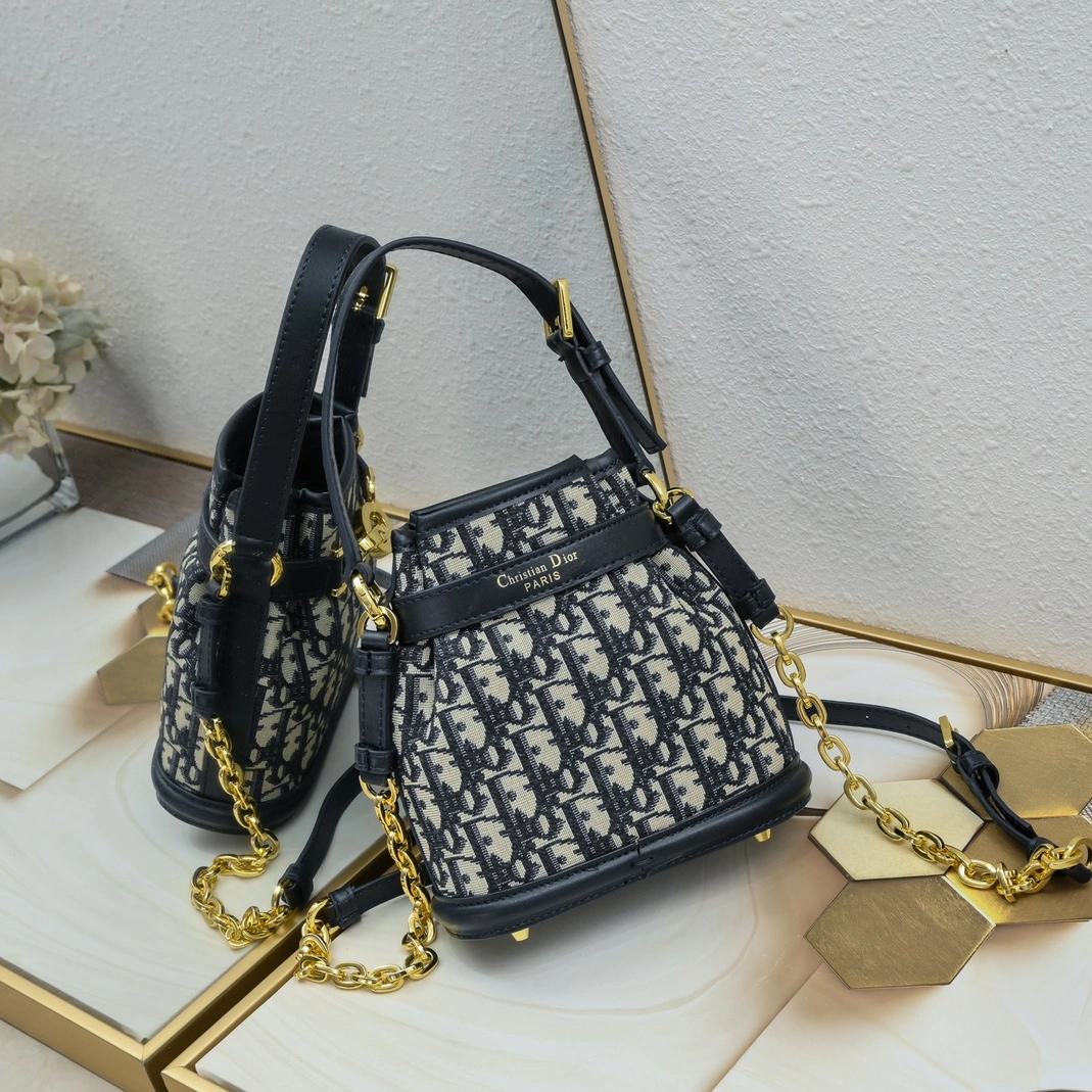 Christian Dior AAA Quality Messenger Bags For Women AllSeason 5980