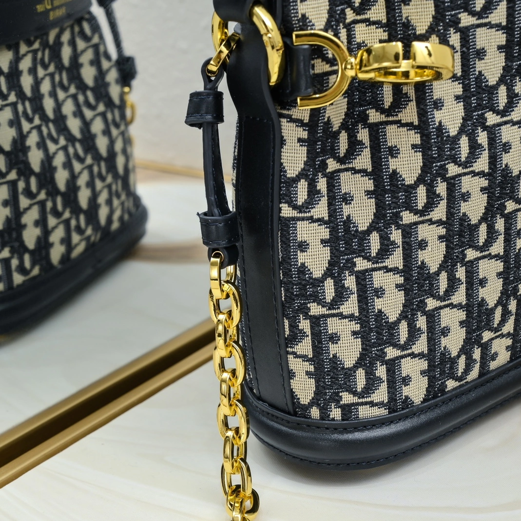 Christian Dior AAA Quality Messenger Bags For Women AllSeason 5980