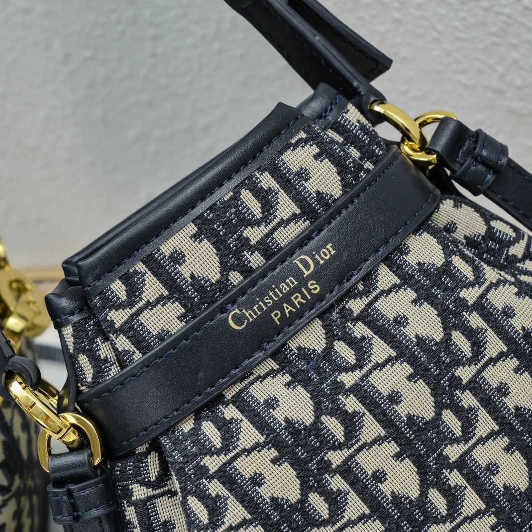 Christian Dior AAA Quality Messenger Bags For Women AllSeason 5980