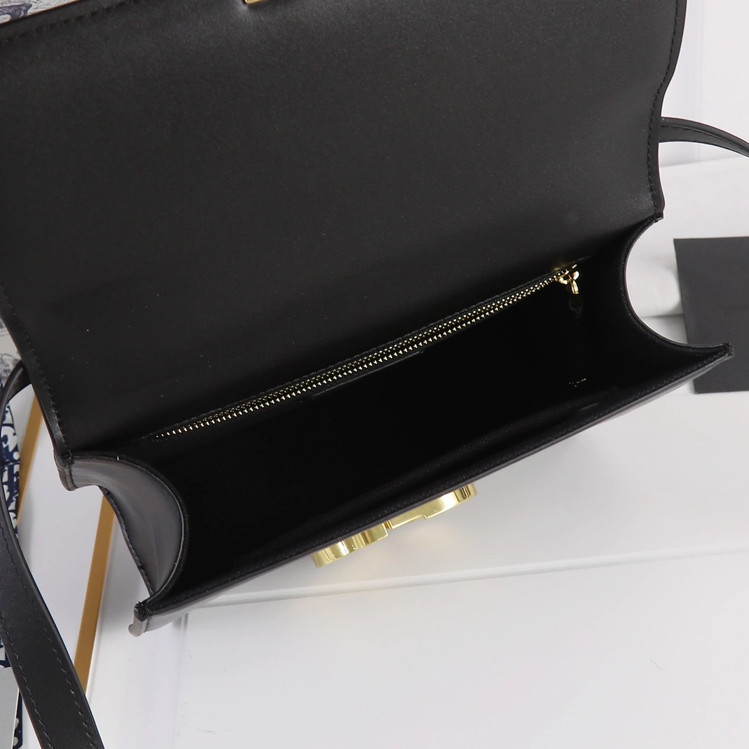 Christian Dior AAA Quality Messenger Bags For Women AllSeason 7760