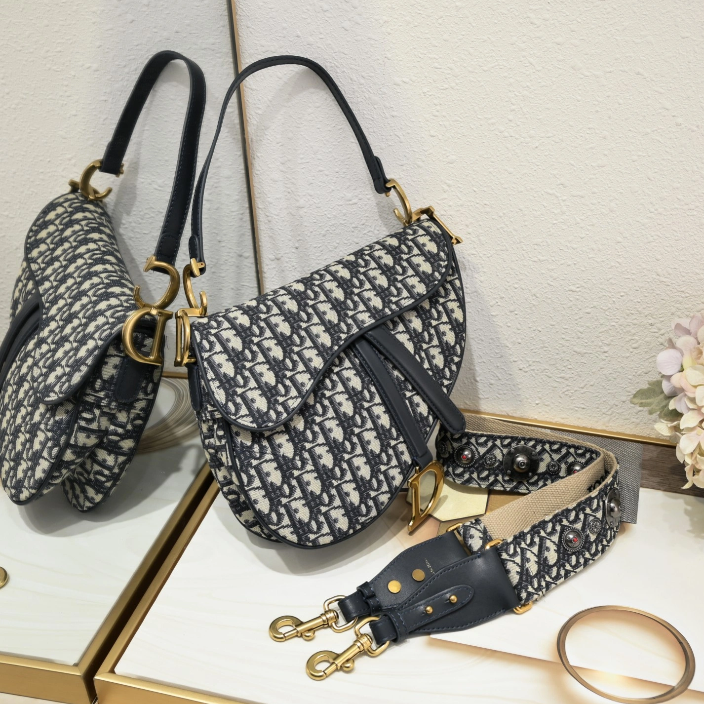 Christian Dior AAA Quality Messenger Bags For Women Breathable 3636