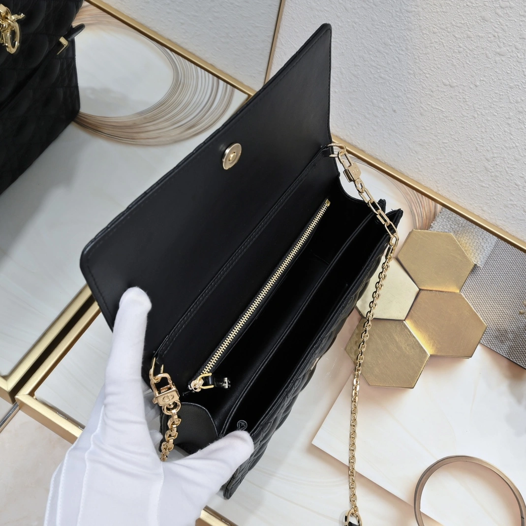Christian Dior AAA Quality Messenger Bags For Women Breathable 8655