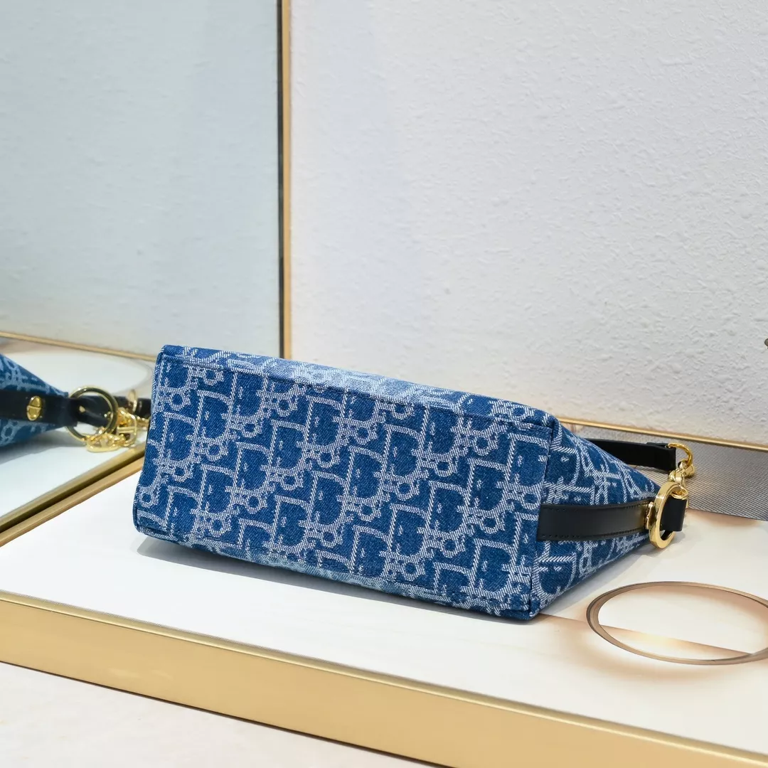 Christian Dior AAA Quality Messenger Bags For Women Cozy 1079