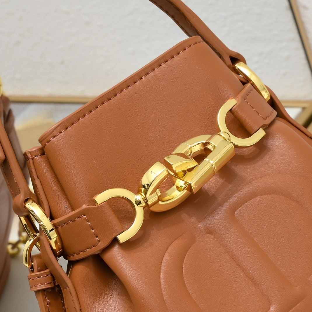 Christian Dior AAA Quality Messenger Bags For Women Cozy 8934