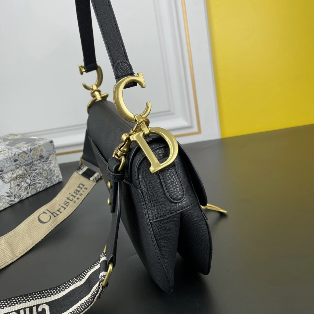 Christian Dior AAA Quality Messenger Bags For Women Durable 5404