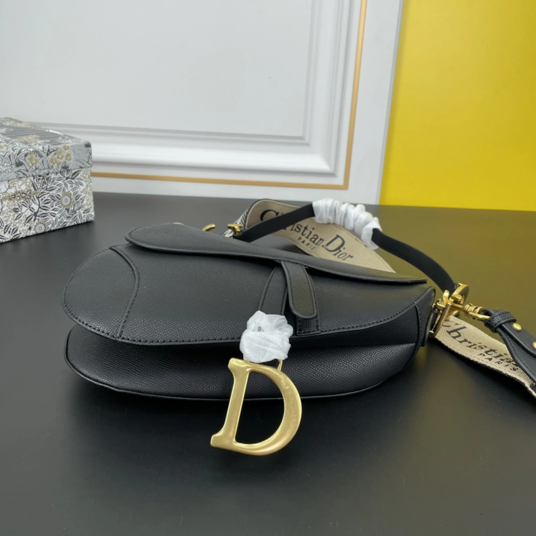 Christian Dior AAA Quality Messenger Bags For Women Durable 5404