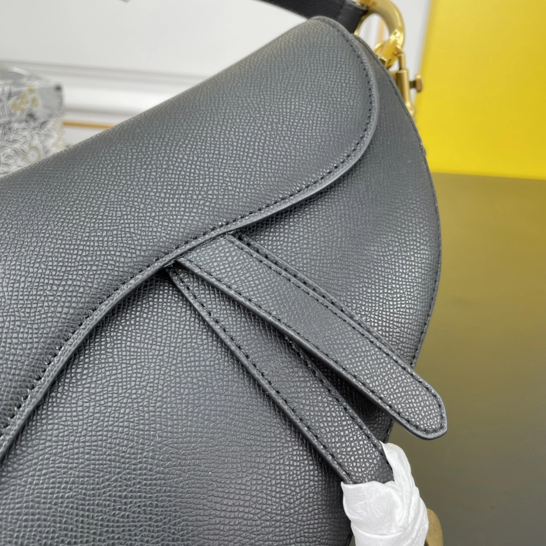 Christian Dior AAA Quality Messenger Bags For Women Durable 5404