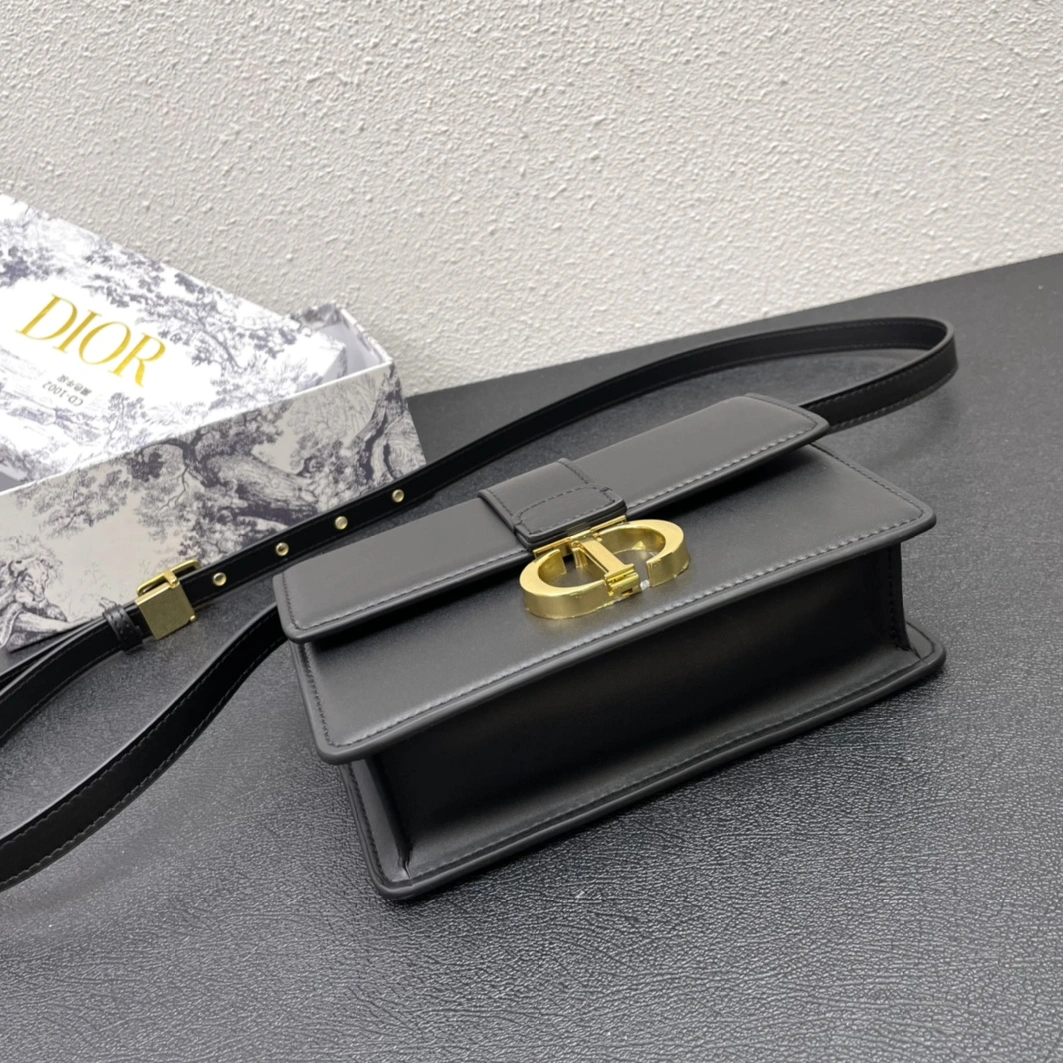 Christian Dior AAA Quality Messenger Bags For Women Elegant 4321