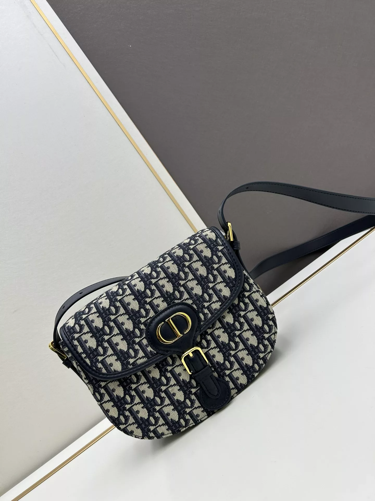 Christian Dior AAA Quality Messenger Bags For Women Elegant 8310