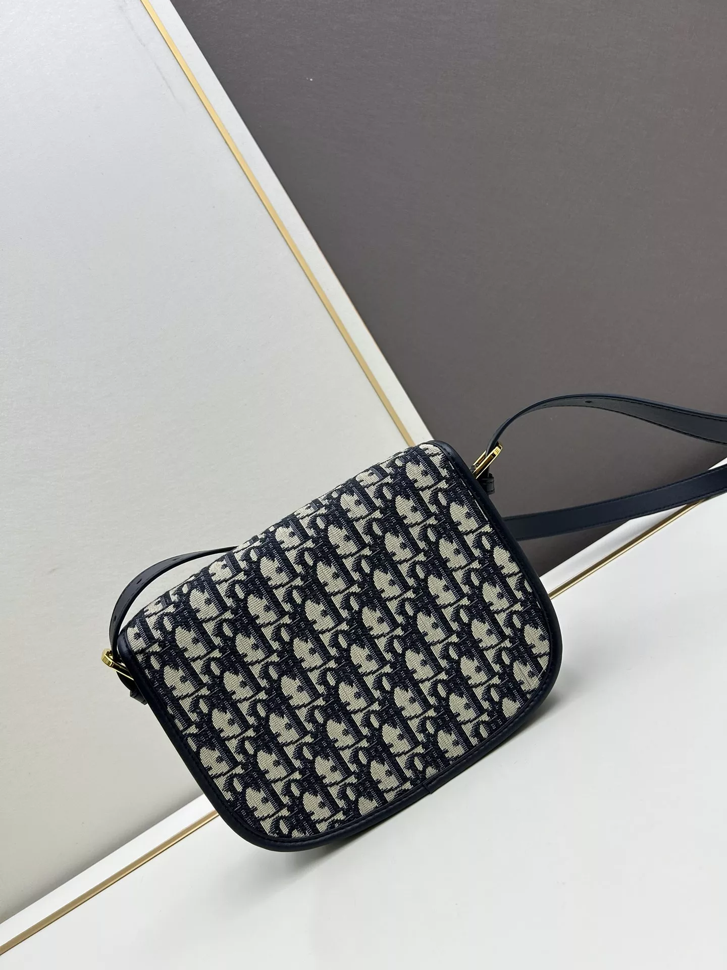 Christian Dior AAA Quality Messenger Bags For Women Elegant 8310