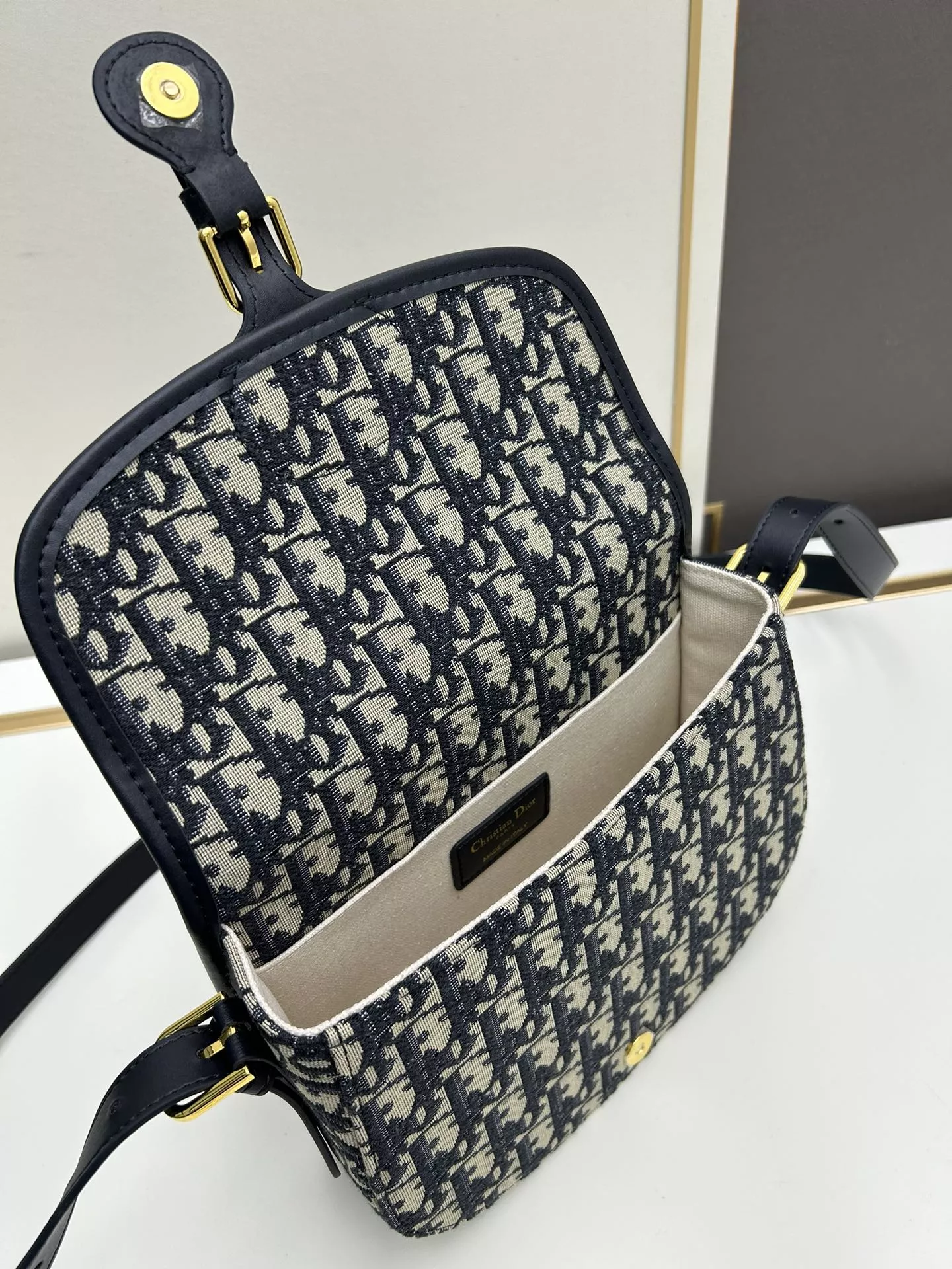 Christian Dior AAA Quality Messenger Bags For Women Elegant 8310