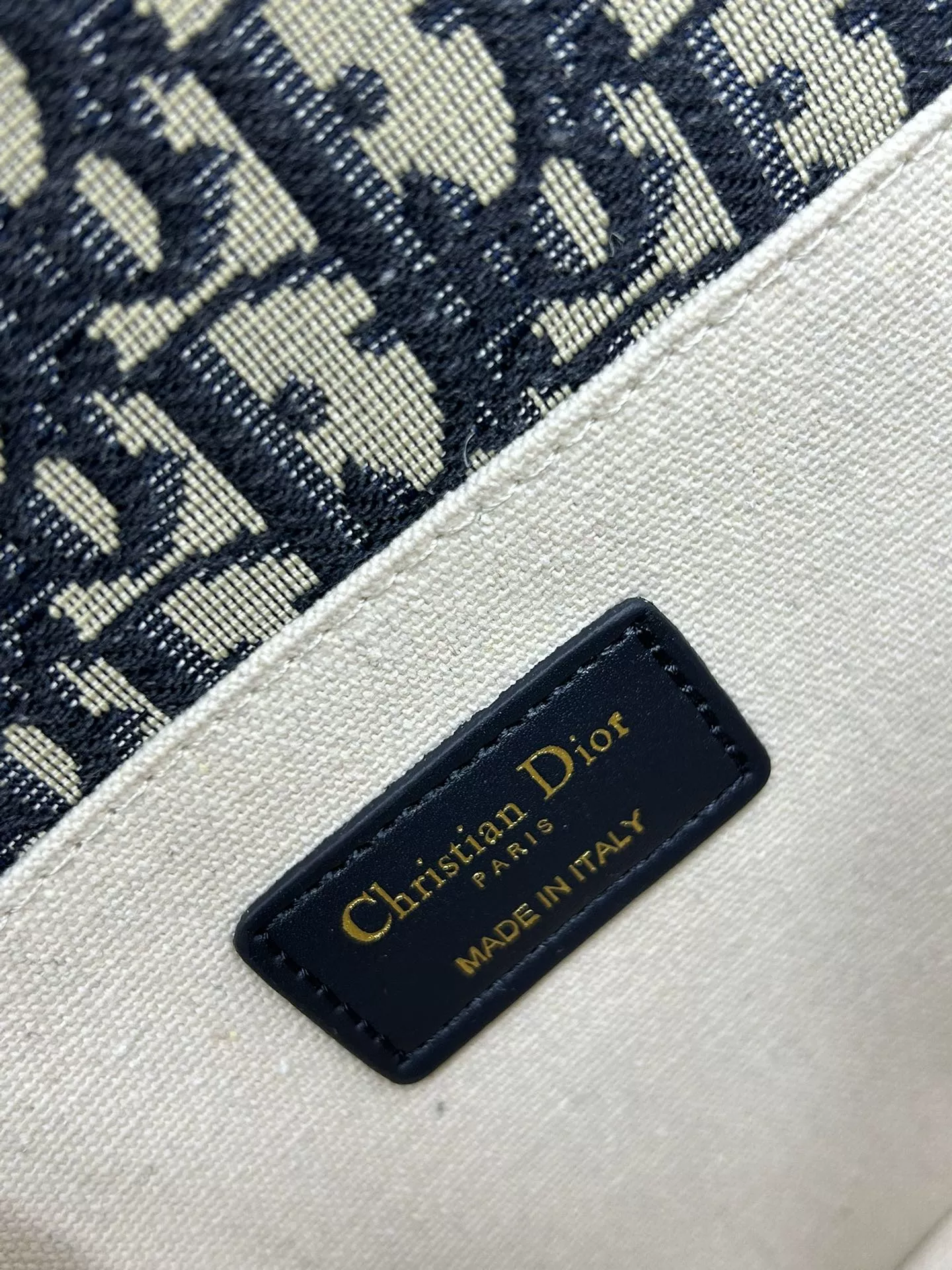 Christian Dior AAA Quality Messenger Bags For Women Elegant 8310