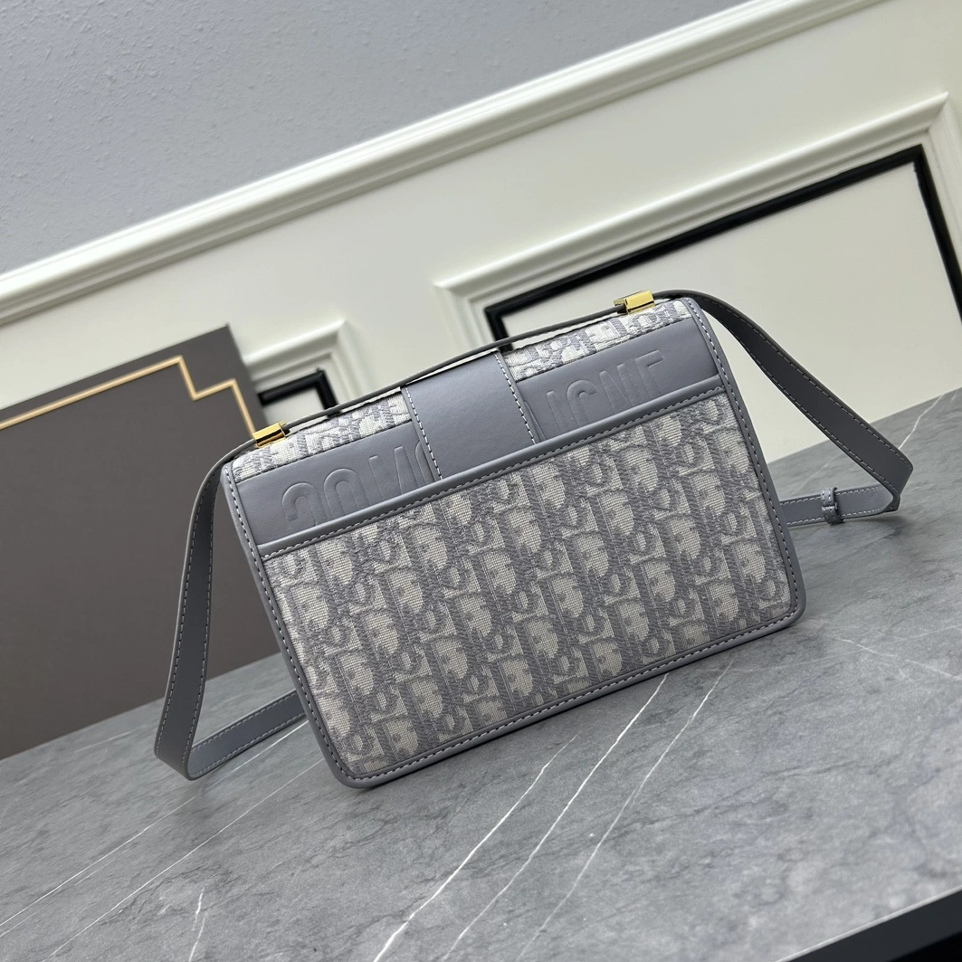 Christian Dior AAA Quality Messenger Bags For Women Flexible 3359