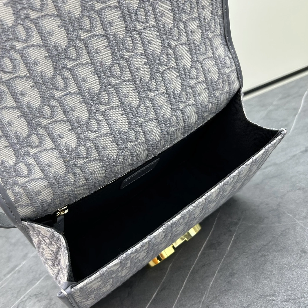 Christian Dior AAA Quality Messenger Bags For Women Flexible 3359