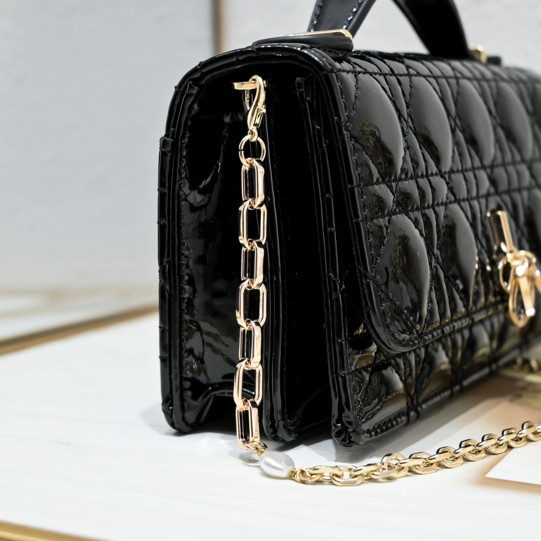 Christian Dior AAA Quality Messenger Bags For Women Flexible 7210