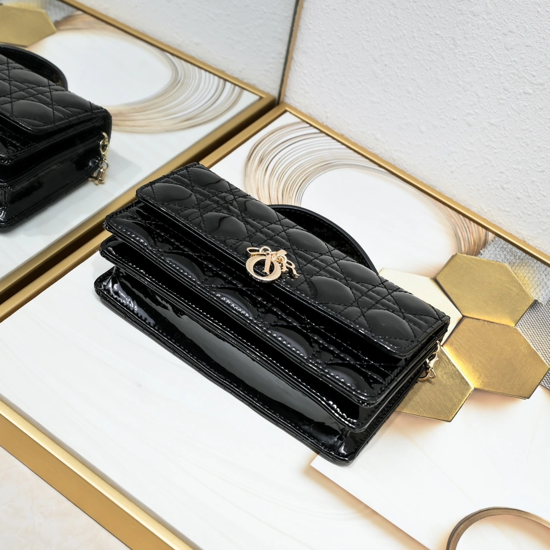 Christian Dior AAA Quality Messenger Bags For Women Flexible 7210