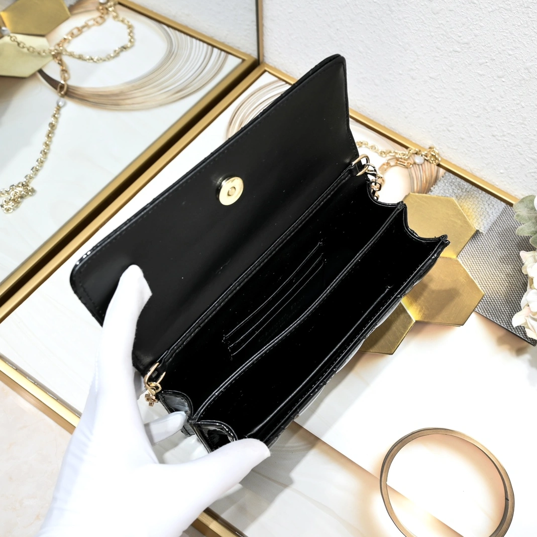 Christian Dior AAA Quality Messenger Bags For Women Flexible 7210