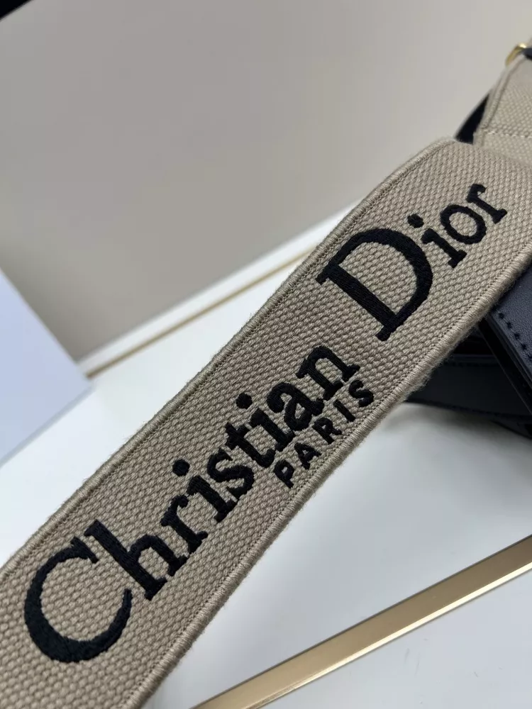 Christian Dior AAA Quality Messenger Bags For Women Lightweight 1687