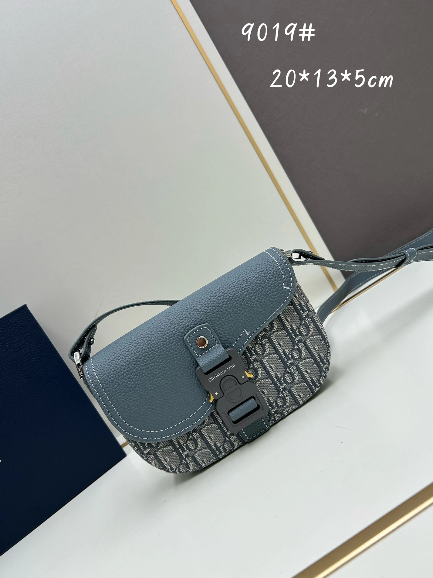 Christian Dior AAA Quality Messenger Bags For Women Practical 8379