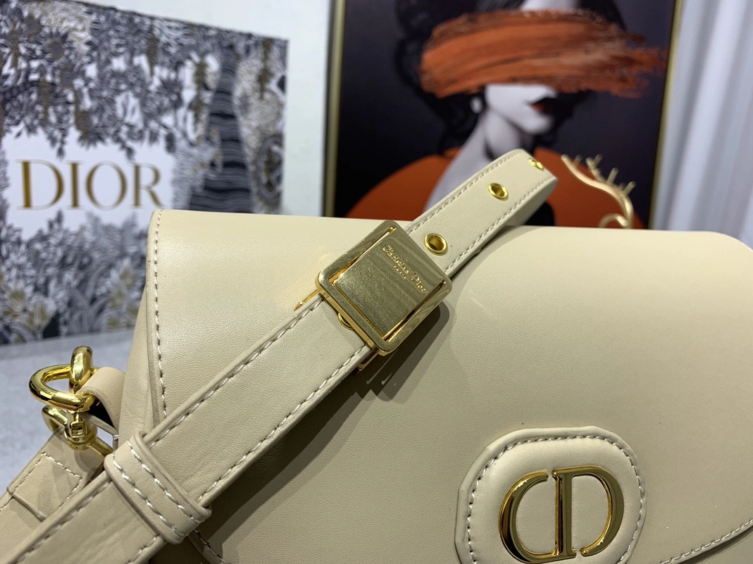 Christian Dior AAA Quality Messenger Bags For Women Refined 8527