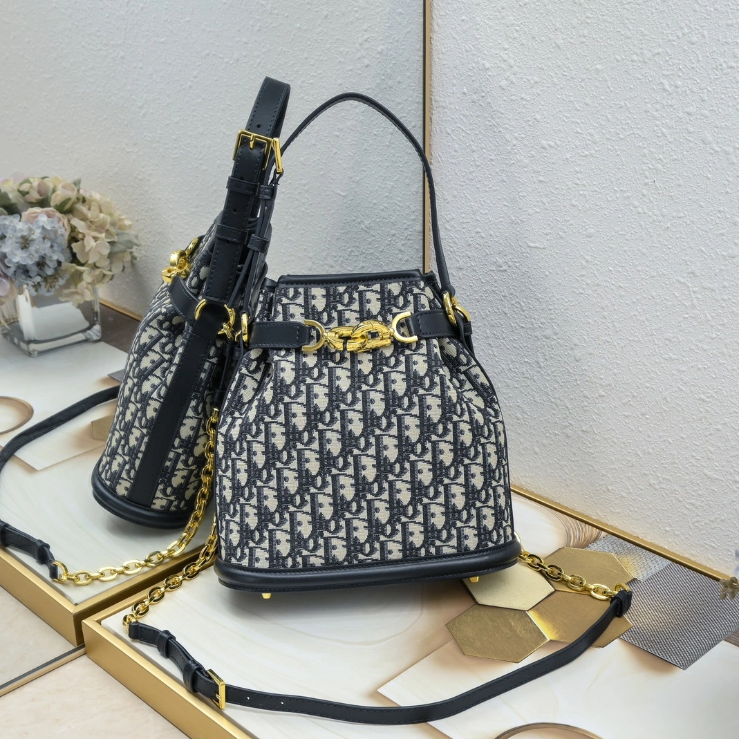 Christian Dior AAA Quality Messenger Bags For Women Reliable 7991
