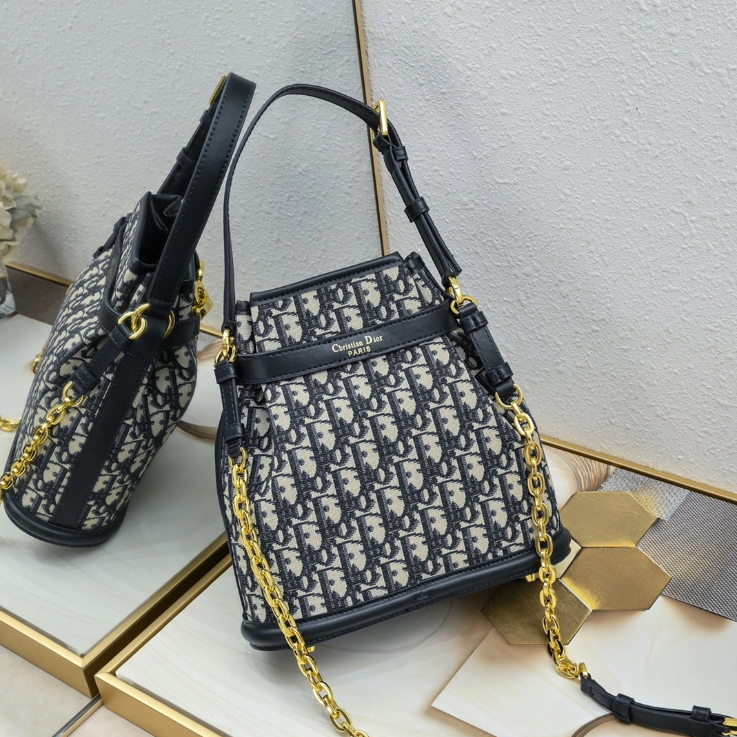 Christian Dior AAA Quality Messenger Bags For Women Reliable 7991