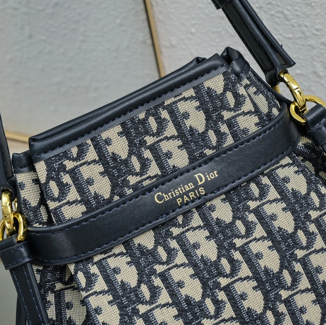 Christian Dior AAA Quality Messenger Bags For Women Reliable 7991
