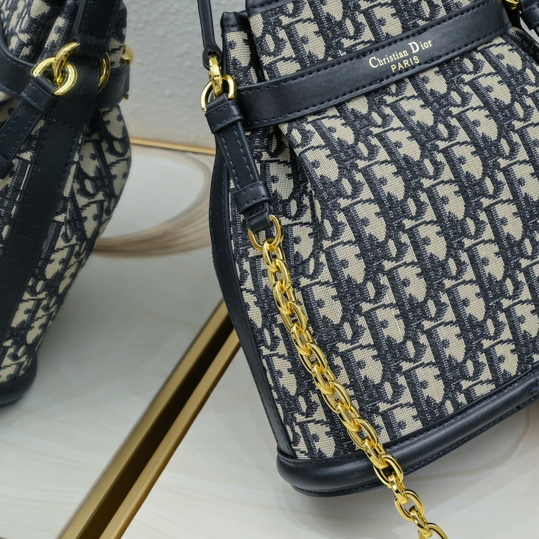 Christian Dior AAA Quality Messenger Bags For Women Reliable 7991