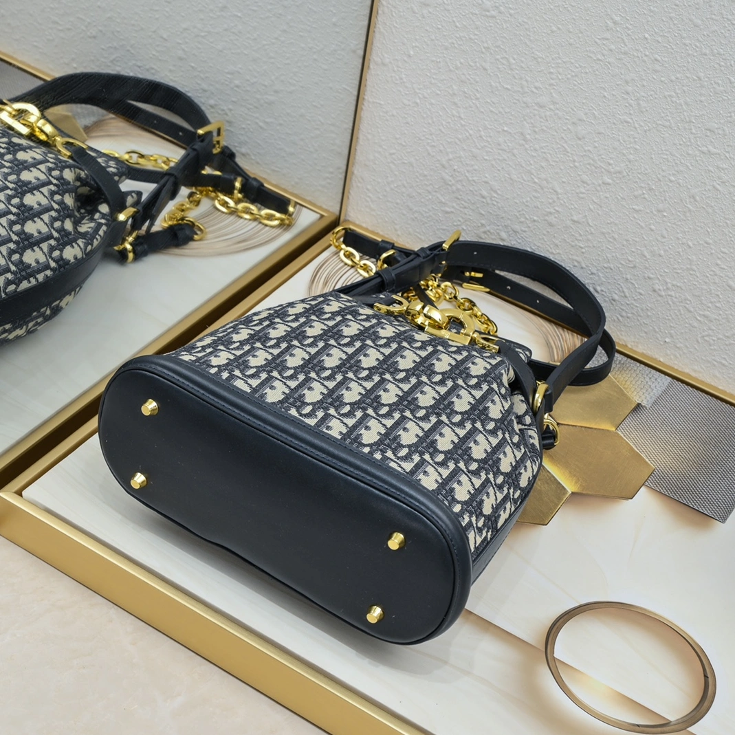 Christian Dior AAA Quality Messenger Bags For Women Reliable 7991