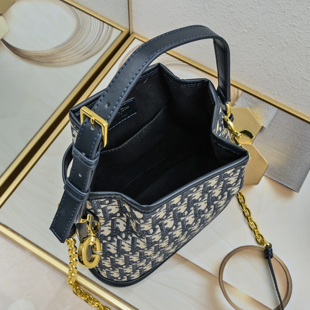 Christian Dior AAA Quality Messenger Bags For Women Reliable 7991