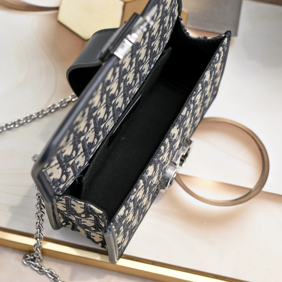 Christian Dior AAA Quality Messenger Bags For Women Soft 3570