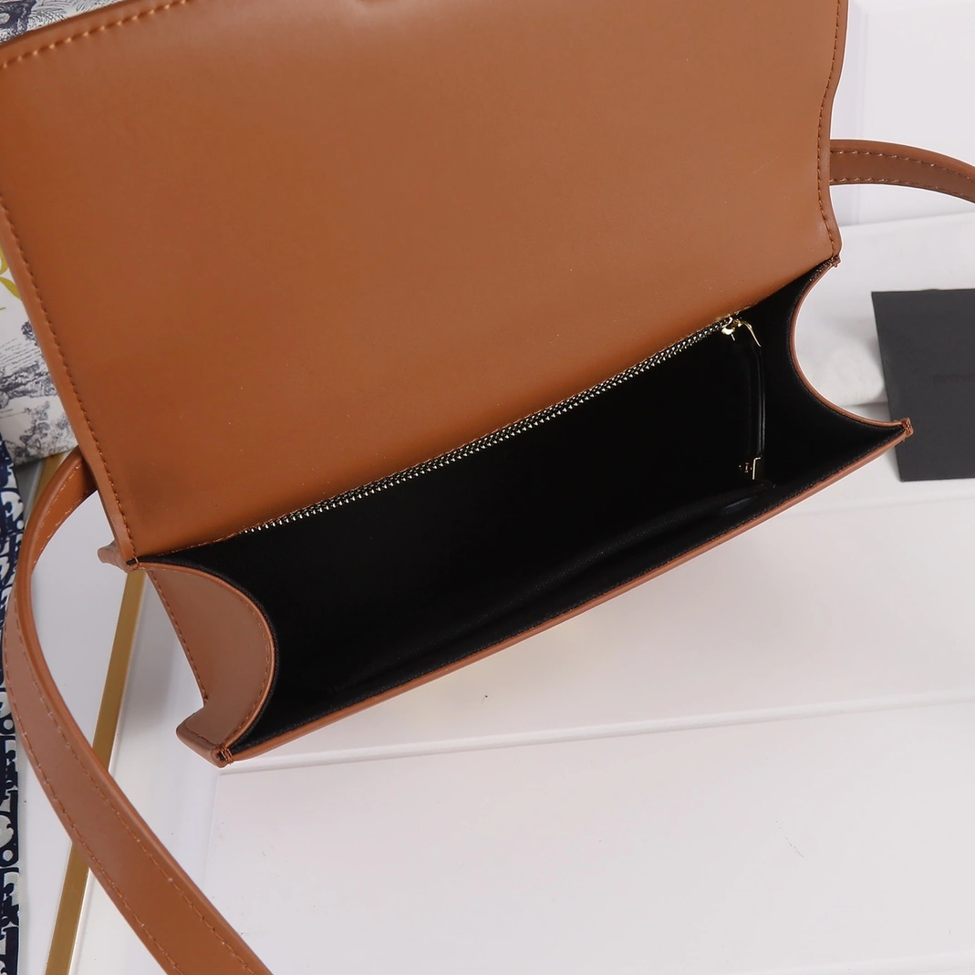 Christian Dior AAA Quality Messenger Bags For Women Sophisticated 8360