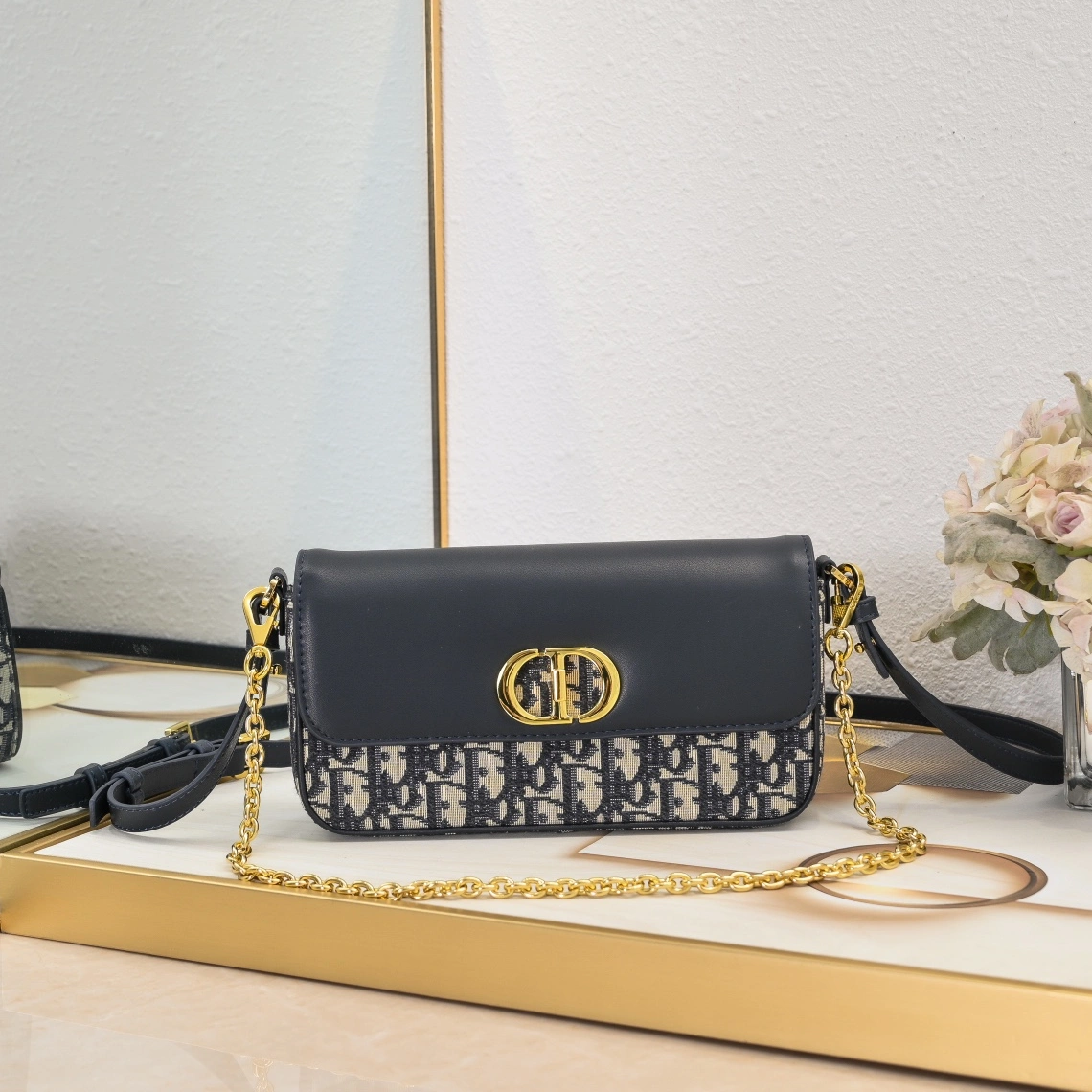 Christian Dior AAA Quality Messenger Bags For Women Trendsetting 8228