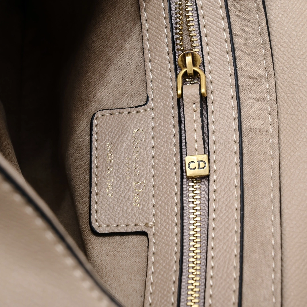Christian Dior AAA Quality Messenger Bags For Women Trendy 273