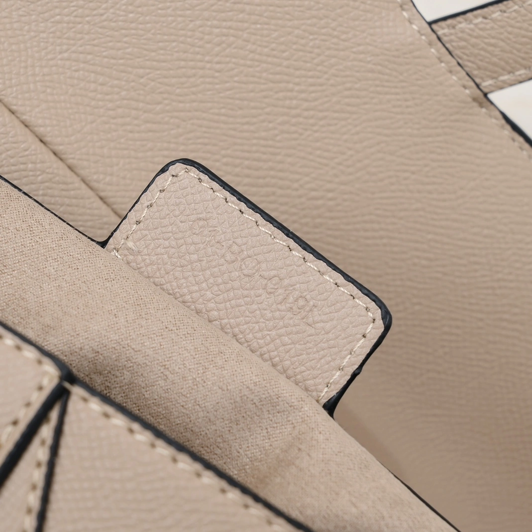 Christian Dior AAA Quality Messenger Bags For Women Trendy 273