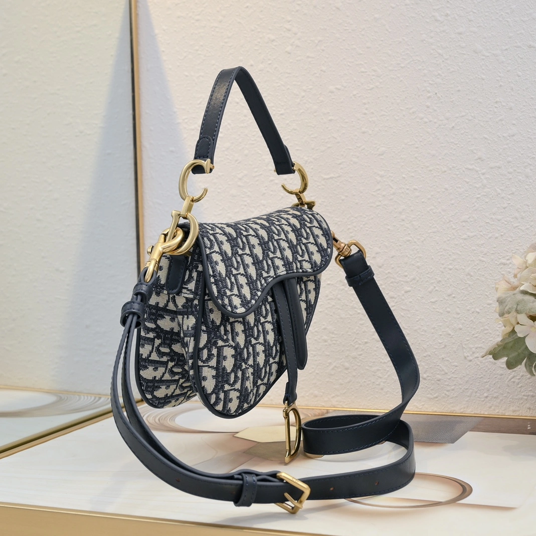 Christian Dior AAA Quality Messenger Bags For Women Trendy 3949
