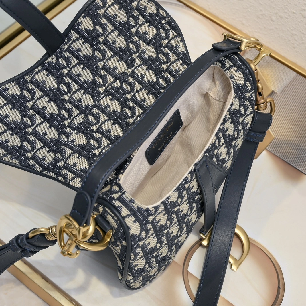 Christian Dior AAA Quality Messenger Bags For Women Trendy 3949