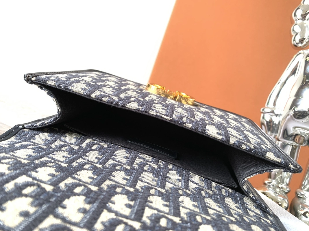 Christian Dior AAA Quality Messenger Bags For Women Trendy 5171