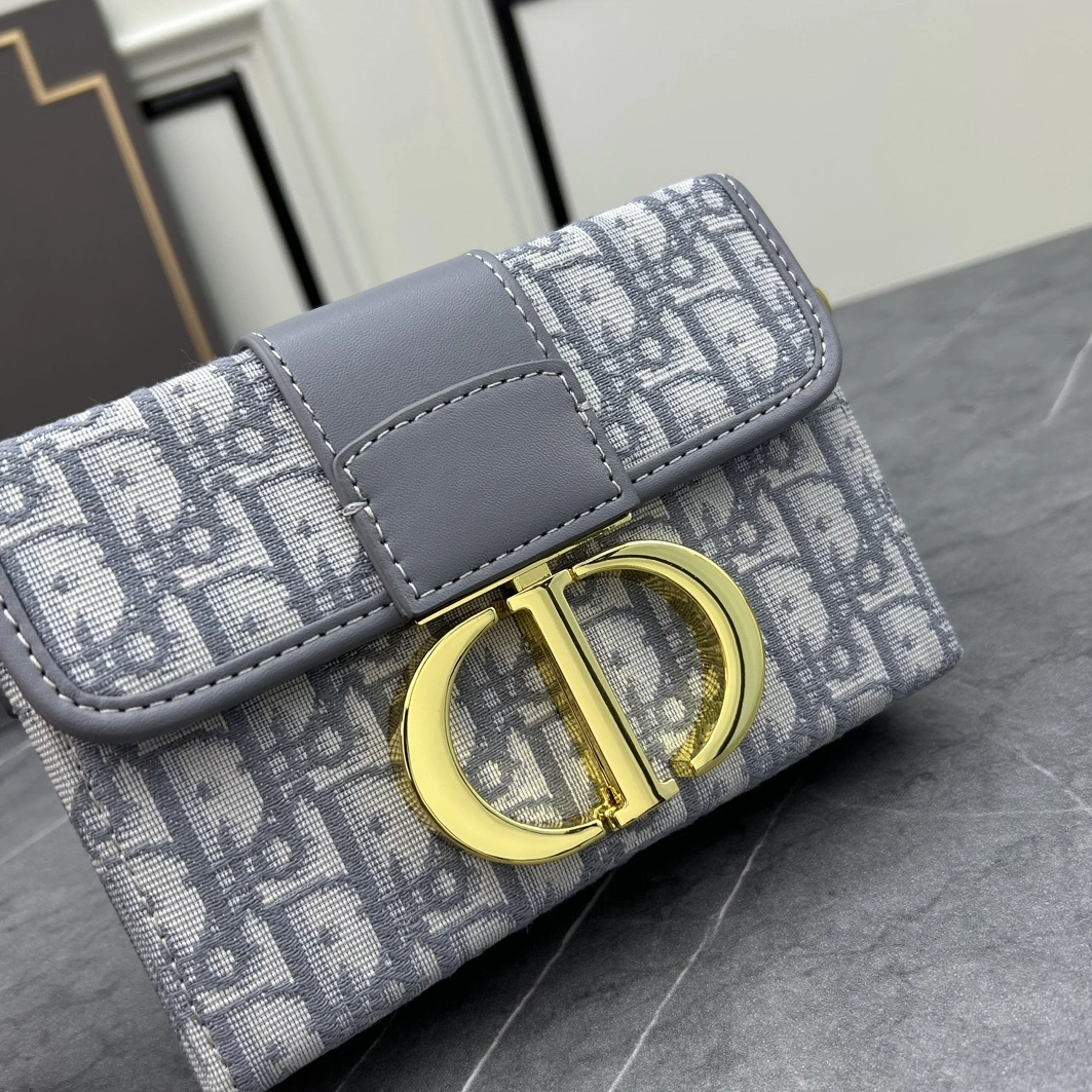 Christian Dior AAA Quality Messenger Bags For Women Versatile 7621