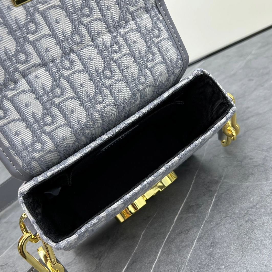 Christian Dior AAA Quality Messenger Bags For Women Versatile 7621