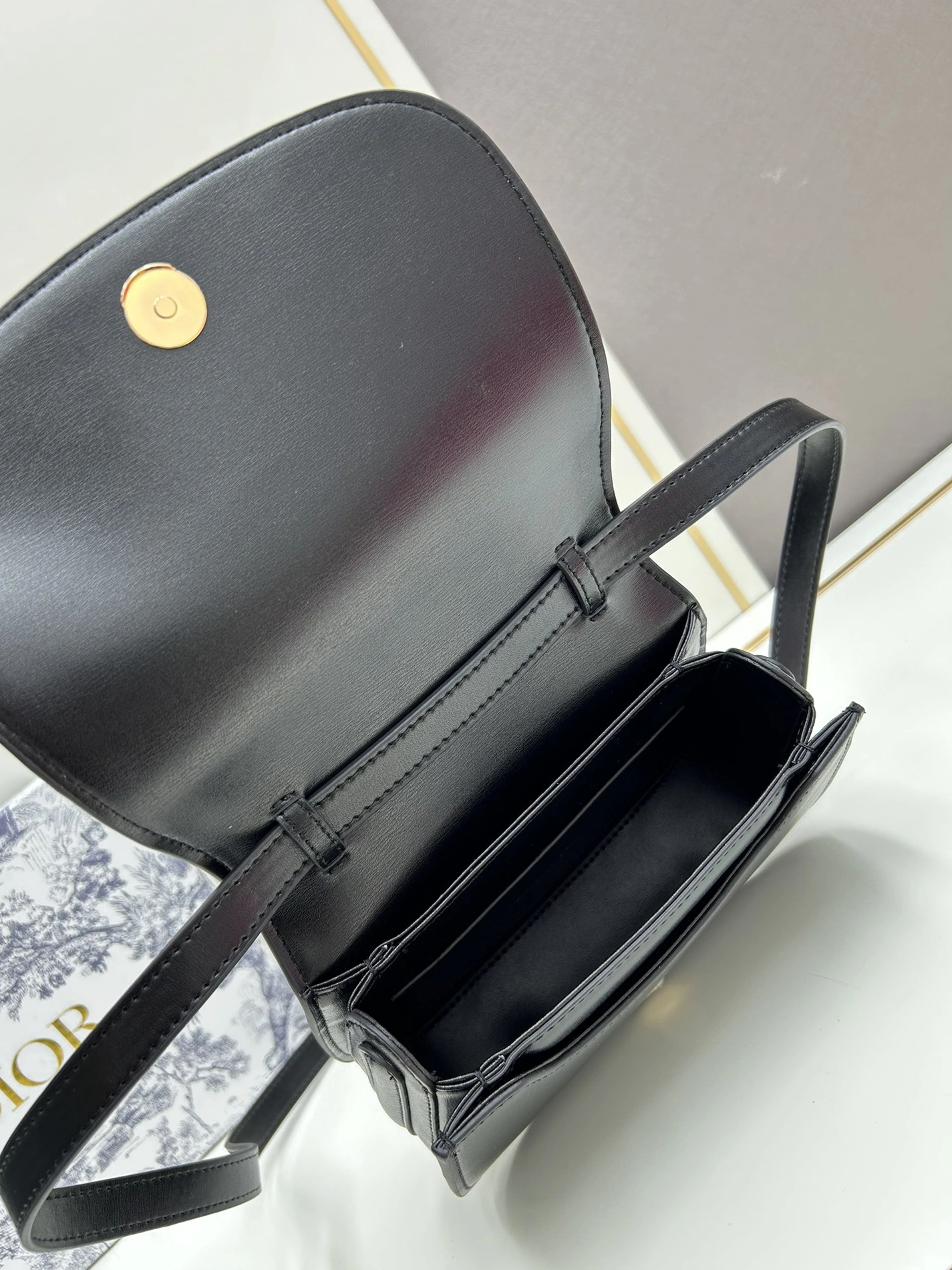 Christian Dior AAA Quality Messenger Bags Sleek 575