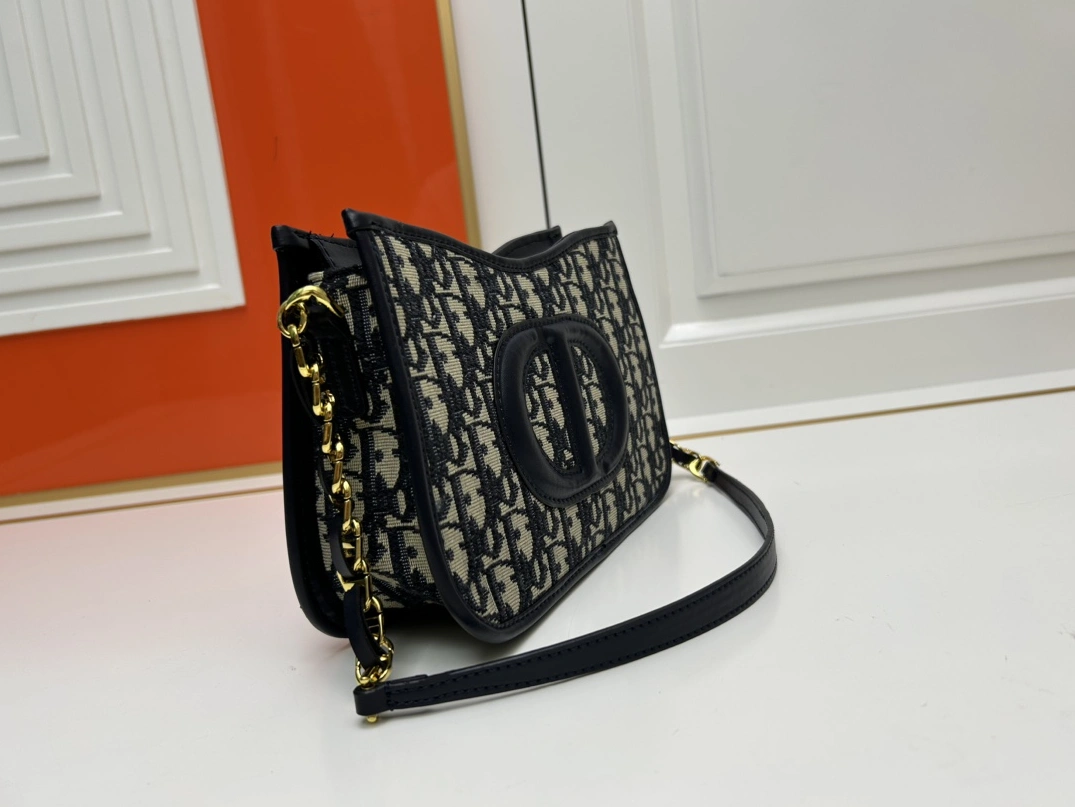 Christian Dior AAA Quality Shoulder Bags For Women Breathable 4257