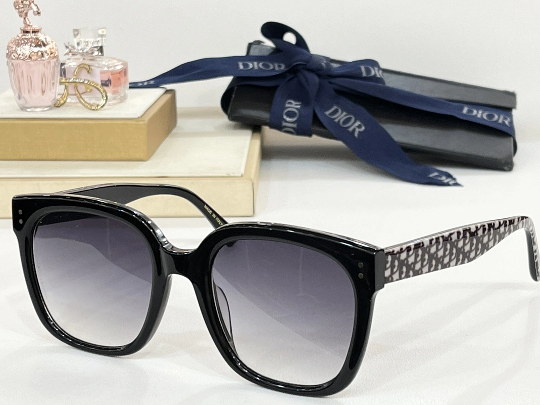 Christian Dior AAA Quality Sunglasses Fashionable 7507
