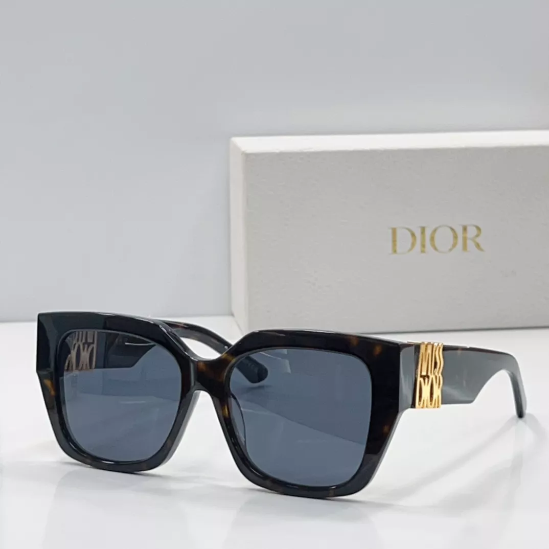Christian Dior AAA Quality Sunglasses Fashionable 8735