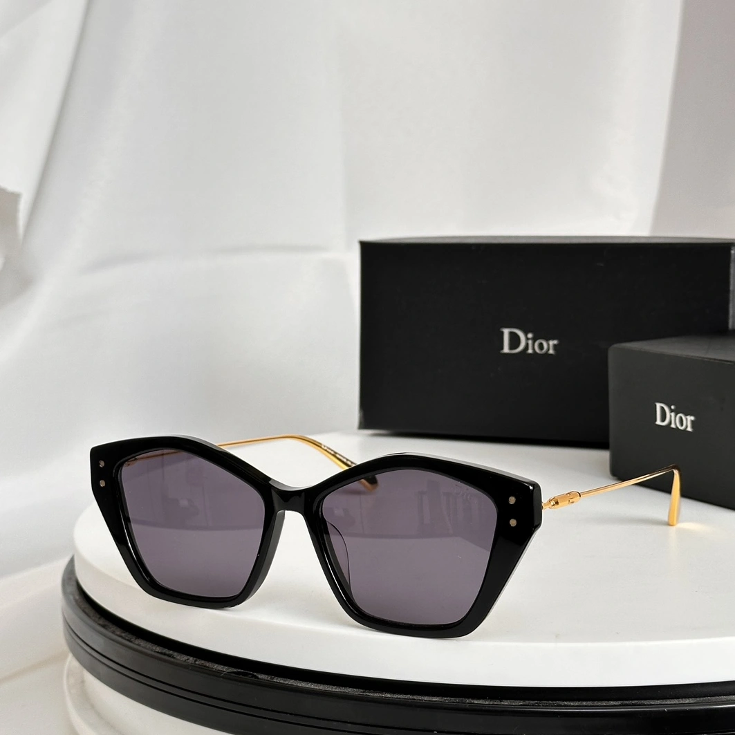 Christian Dior AAA Quality Sunglasses UrbanStyle 5001