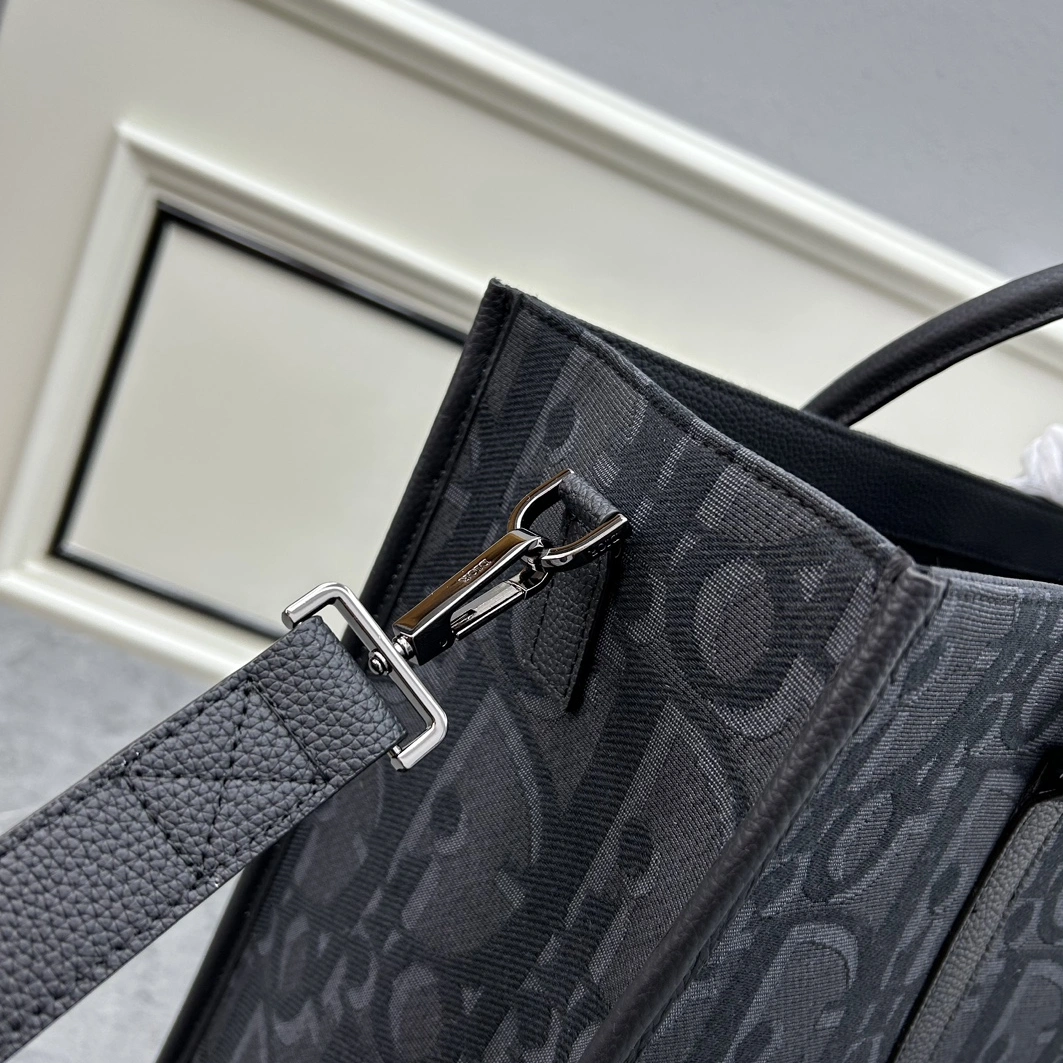 Christian Dior AAA Quality Tote-Handbags For Unisex Timeless 8125