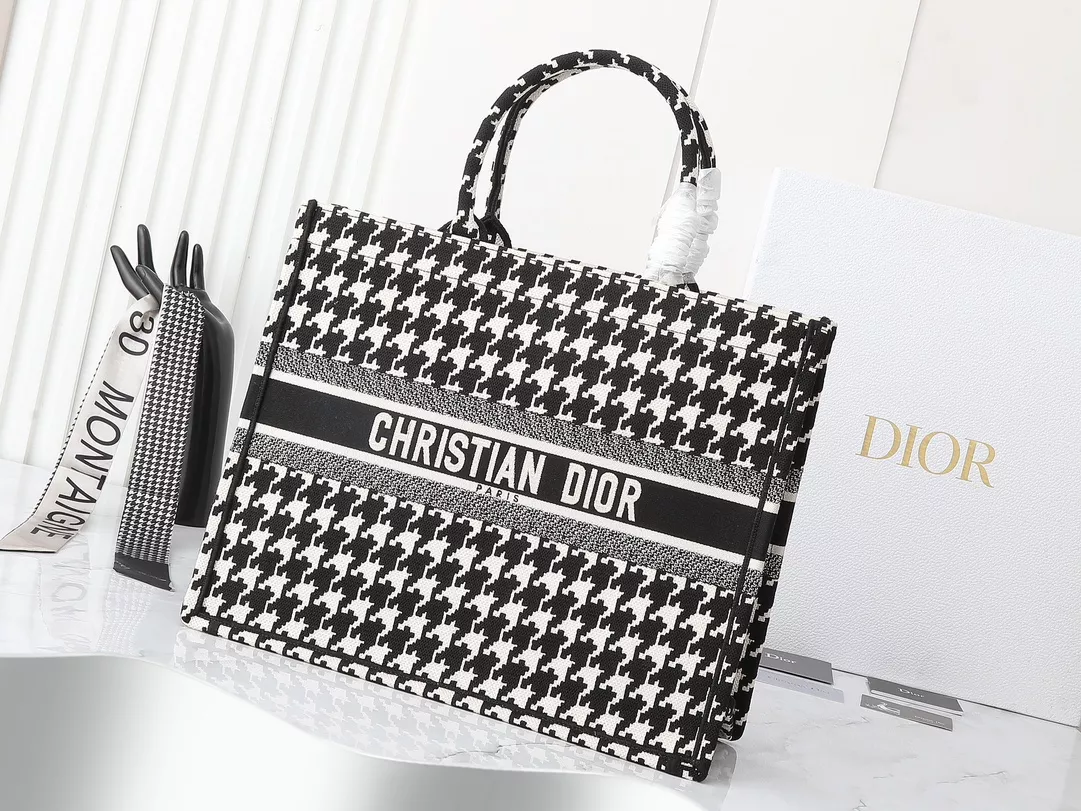 Christian Dior AAA Quality Tote-Handbags For Women Bold 6944