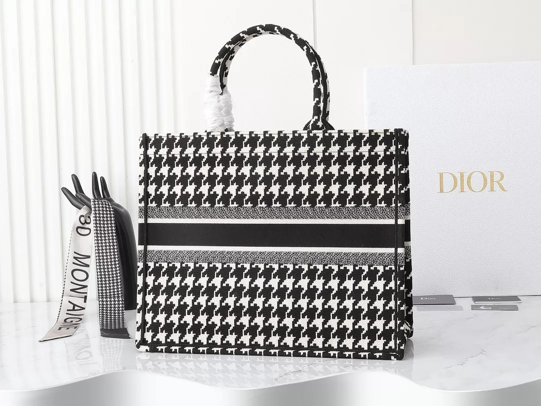 Christian Dior AAA Quality Tote-Handbags For Women Bold 6944