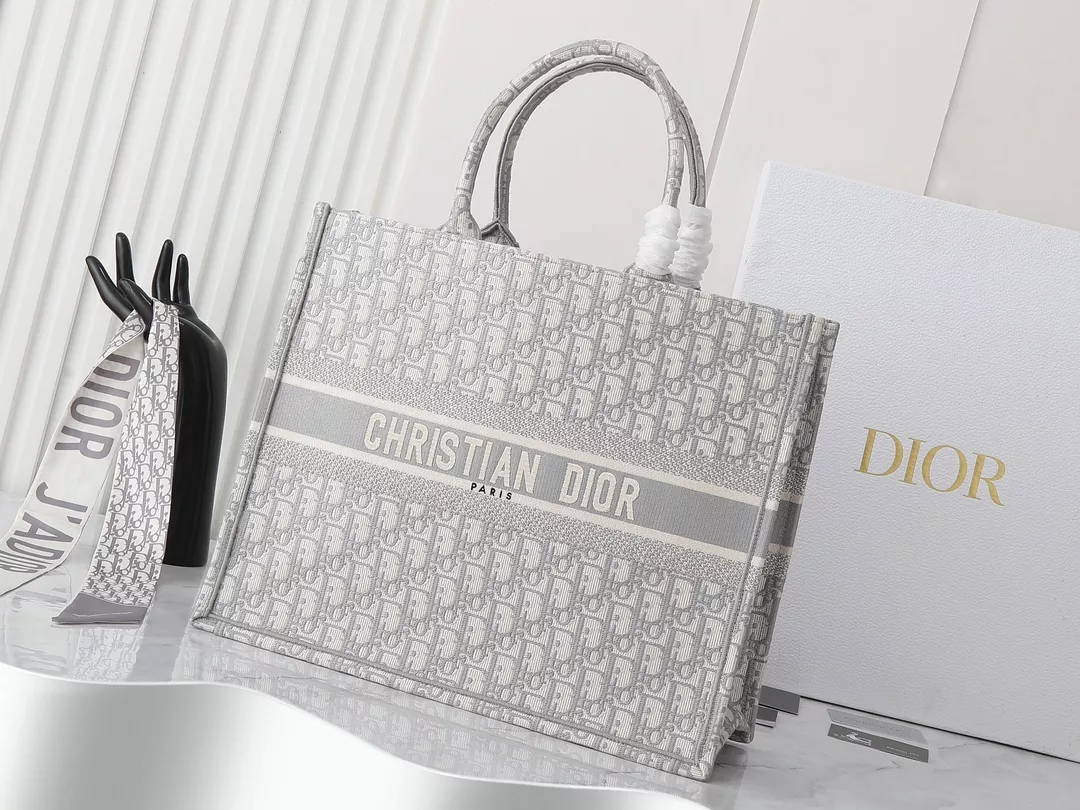 Christian Dior AAA Quality Tote-Handbags For Women Breathable 5061