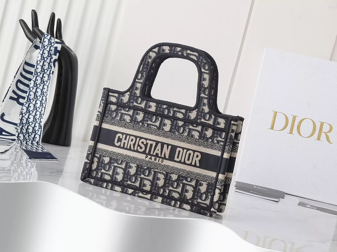 Christian Dior AAA Quality Tote-Handbags For Women Comfortable 6151